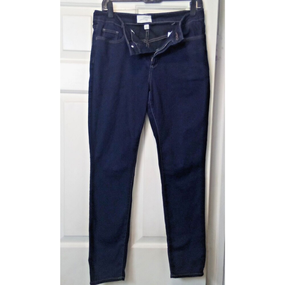 Universal Thread Dark Wash Skinny Jeans Size 6 / 28R Womens